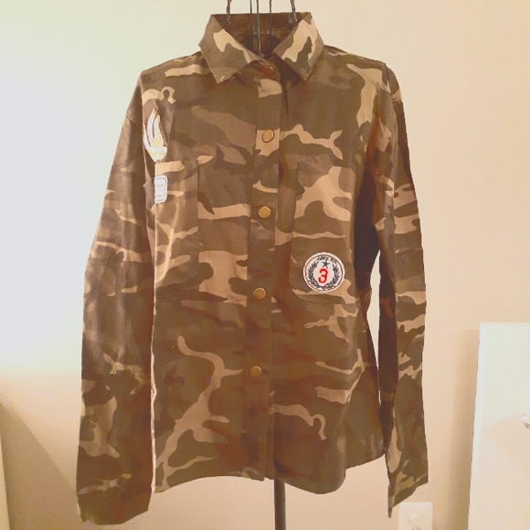 Tops - Muted army buttoned down shirt